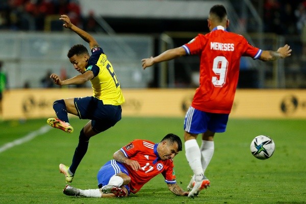 Byron Castillo enfrentando a la selección chilena (Getty)