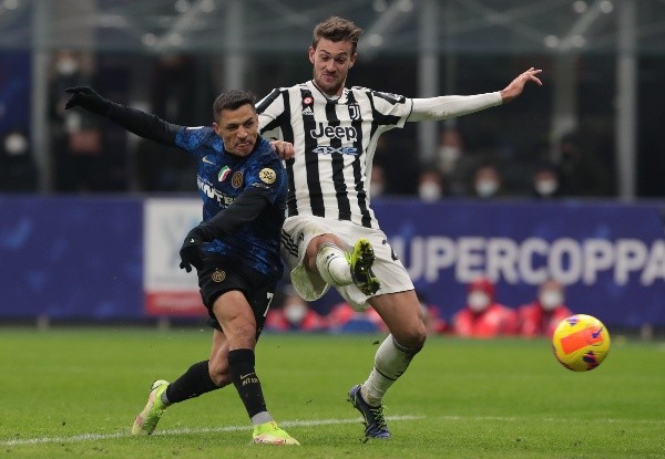 Alexis Sánchez también puede escalar en el podio de los chilenos más ganadores de la historia en la final de la Copa Italia. Foto: Getty Images