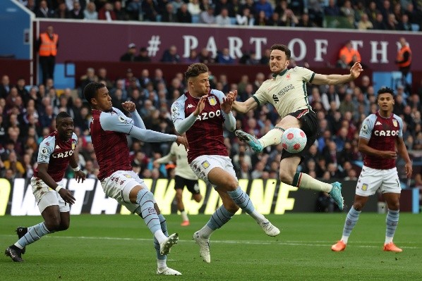 Liverpool tuvo que remar y mucho para poder llevarse los tres puntos en su visita al Aston Villa. Foto: Getty Images