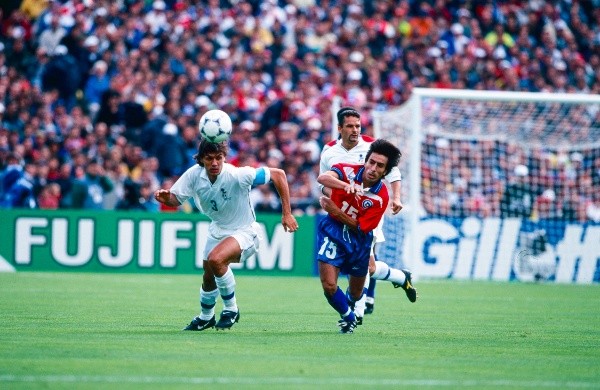 Villarroel frente a Italia en el Mundial de Francia 1998 (Getty)