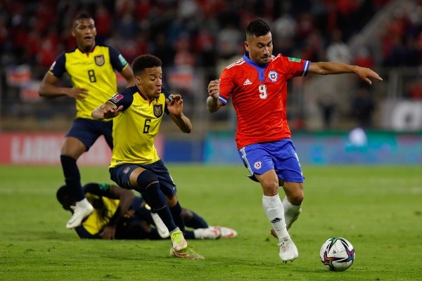 Byron Castillo enfrentó a Chile en dos partidos por las Eliminatorias Sudamericanas rumbo al Mundial de Qatar 2022. | Foto: Getty