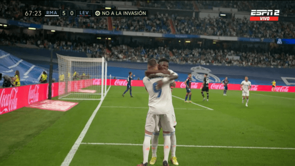 Karim Benzema le dejó servido el gol a Vinicius Junior. (Foto: Captura Espn)