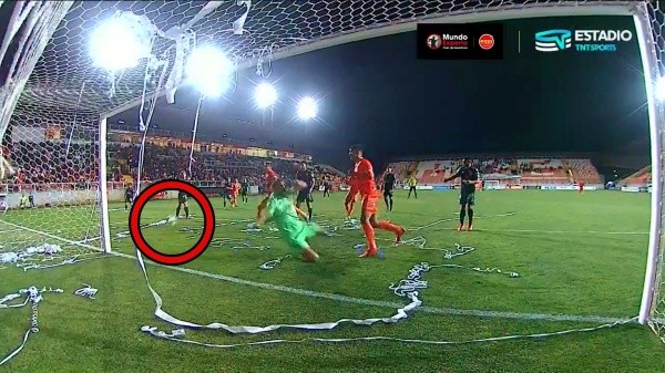 El gol fantasma de Cobreloa se suma a la lista de polémicas.