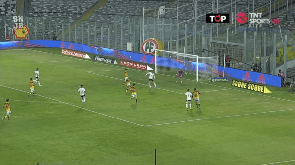 Lucero marcó un golazo de taco ante Coquimbo. | Foto: TNT Sports