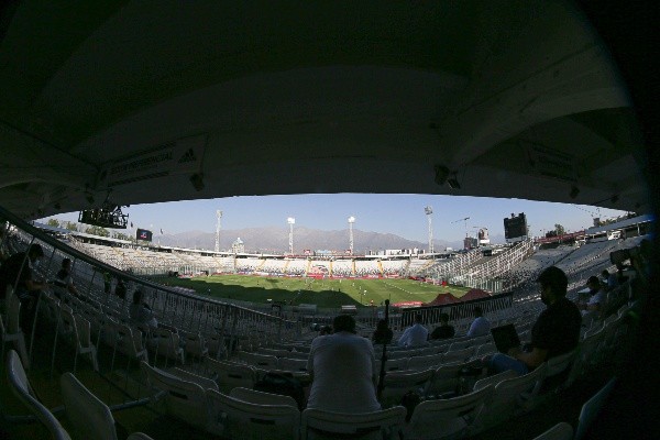 El estadio Monumental sufre una vez más con la delincuencia. Tras el duelo ante Coquimbo Unido, un miembro del cuerpo técnico fue víctima de un intento de portonazo. Foto: Agencia Uno