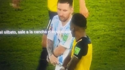 Estupiñán intercambió camisetas con Lionel Messi