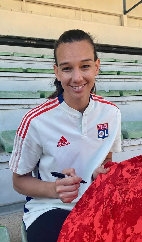 La camiseta deOlympique Lyonnais, firmado por Tiane Endler, puede llegar a la puerta de tu casa si participas junto a adidas, de cara a la final de laWomen’s Champions League. (Foto: adidas).