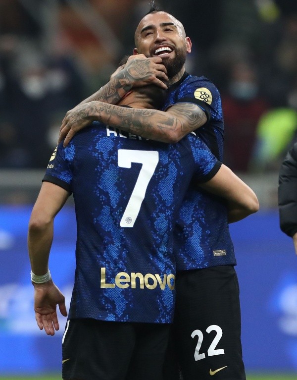 Alexis y Vidal están con un pie fuera del Inter. | Foto: Getty Images