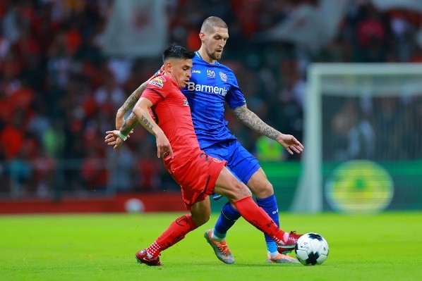 Claudio Baeza fue clave en el mediocampo del Toluca para salvar el triunfo ante el Leverkusen. Foto: Getty Images