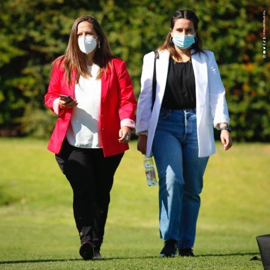 Loreto Fuenzalida y Alexandra Benado