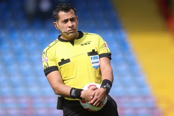Julio Bascuñán estará en el Mundial de Qatar 2022 como árbitro del VAR. Foto: Agencia Uno