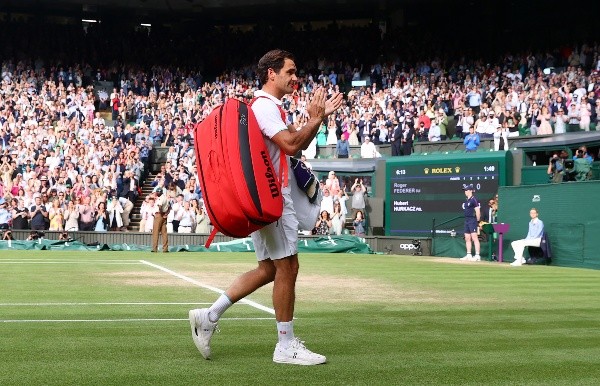 Muy cerca de los 41 años, Roger Federer ilusiona a sus seguidores con poder volver a verlo competir tras su triste despedida en Wimbledon 2021. | Foto: Getty