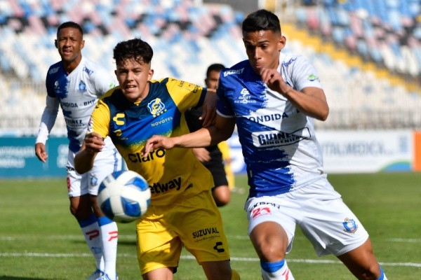 Antofagasta y Everton lucharon con todo por llevarse el triunfo, y ninguno lo consiguió. | Foto: Agencia Uno