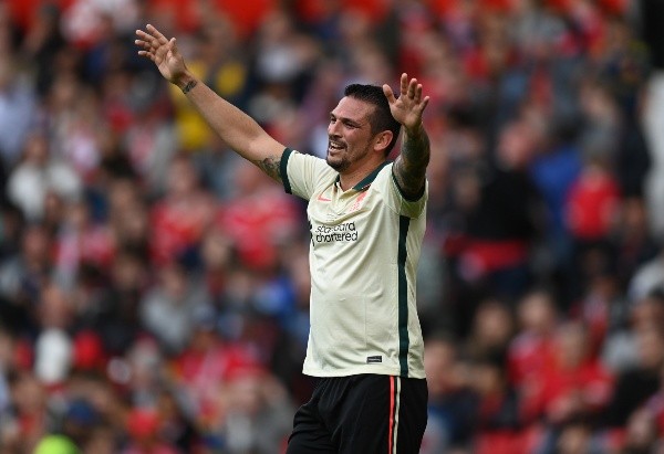 González se lució en el partido de leyendas del Liverpool ante Manchester United. | Foto: Getty