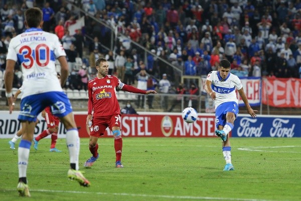 Marcelino Núñez también se recuperó de sus molestias y vuelve a la UC para enfrentar a Talleres. Foto: Agencia Uno