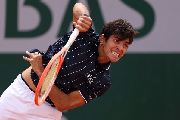 Cristian Garín logró un tremendo triunfo en Roland Garros y avanzó a la segunda ronda. Foto: Getty Images