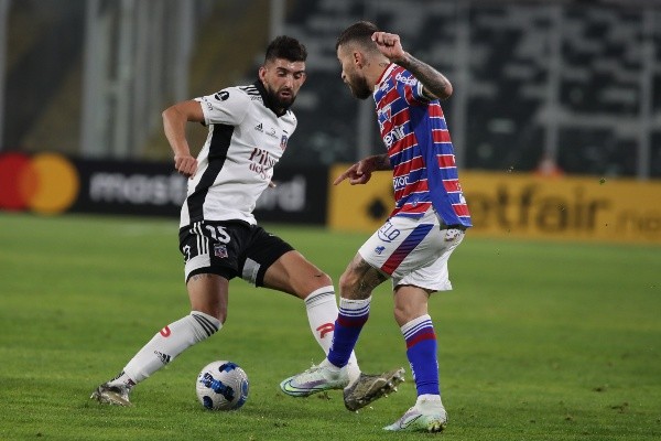 El tobillo de Amor no dio más: Colo Colo lamenta larga baja del defensa.
