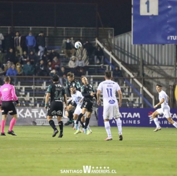 Santa Cruz demostró que tenía más ganas de llevarse el triunfo que Wanderers. | Foto: Santiago Wanderers