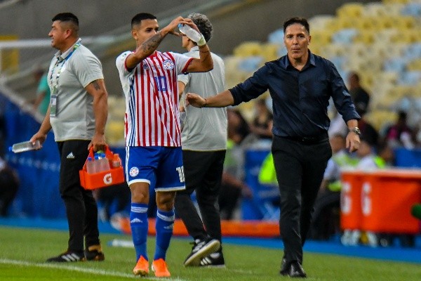 Eduardo Berizzo busca clasificar y sacarse la espinita de su ciclo en Paraguay. (Foto: Agencia Uno)