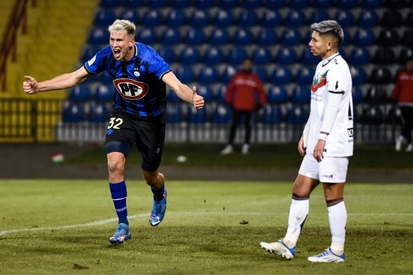 El gigante Nequecaur se anotó con dos goles en el sur.