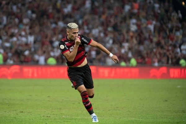Andreas Pereira celebra el primer gol de Flamengo en el Maracaná (Foto: Flamengo)