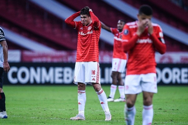 Carlos Palacios tuvo un lamentable desempeño con Inter de Porto Alegre. | Foto: Agencia Uno