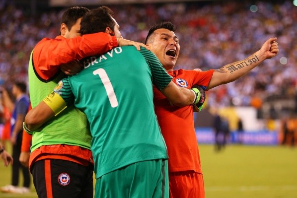 Bravo celebrando el 2016 luego de la Copa Centenario (Agencia Uno)