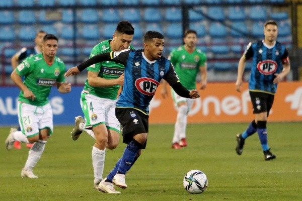 Brayan Palmezano fue una de las figuras de Huachipato, pero tras sufrir una grave lesión ha estado fuera de las canchas. Para la segunda rueda se espera su vuelta y puede cambiar de club. Foto: Agencia Uno