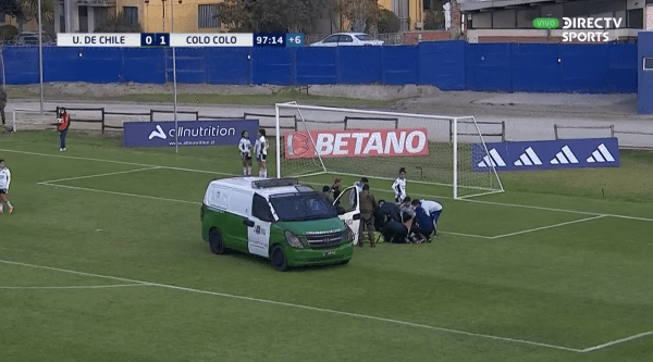 Grez dejó la cancha en camilla. (Captura DirecTV Sports)
