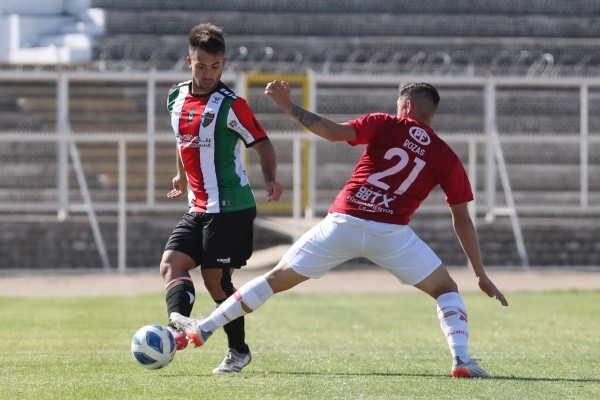 Carlos Villanueva termina su paso por Palestino y apunta a la Primera B. Foto: Agencia Uno