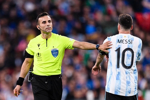 Piero Maza y Lionel Messi en la Finalissima entre Argentina e Italia en Wembley.