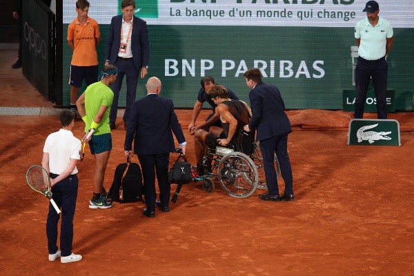 Zverev sufrió una triste despedida en Roland Garros. | Foto: Getty