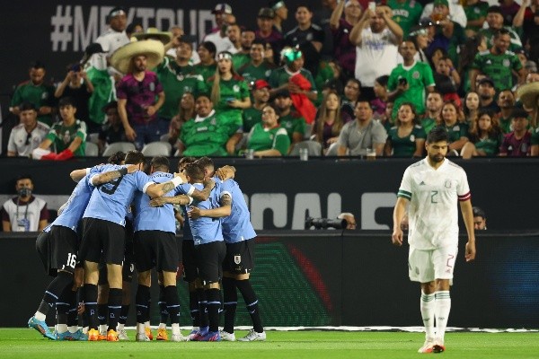 Uruguay va a paso perfecto con Diego Alonso. (Foto: Getty Images)