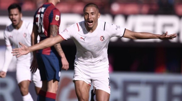 Leandro Benegas puede llegar a Colo Colo ante su gran momento en Independiente. Foto: Comunicaciones Independiente