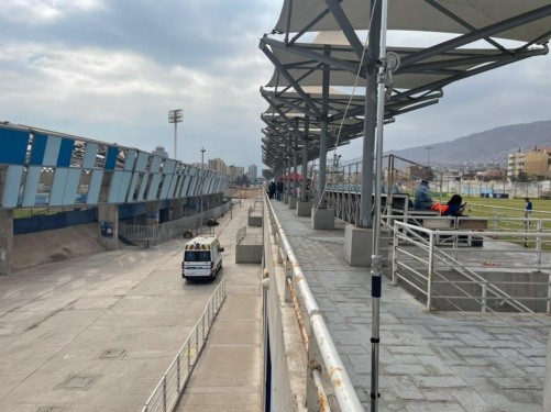 El CDA tiene la ambulancia por el costado de la cancha 3 del Calvo y Bascuñán. (Mauro Ríos / @mauro.riosc)