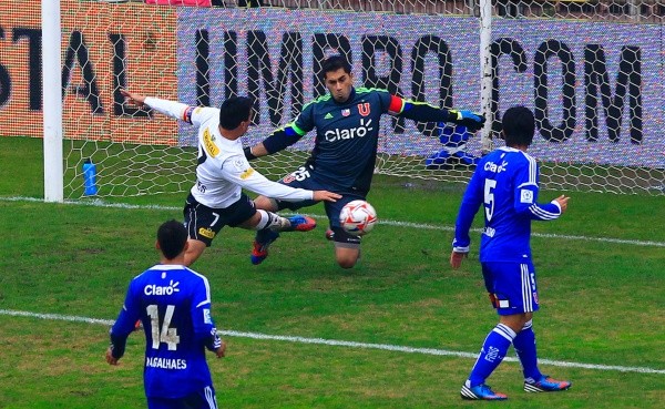 Esteban Paredes y Johnny Herrera