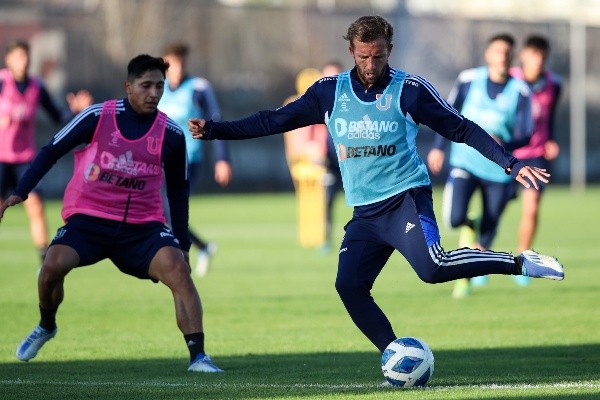 Los azules comenzarán a jugar encuentros amistosos. Foto: Prensa U. de Chile.