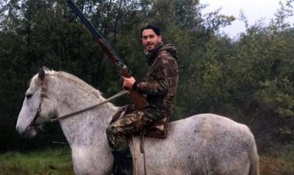 Mauricio Pinilla defendió en redes sociales la tenencia legal de armas por razonees deportivas o de seguridad y ardió Toya.