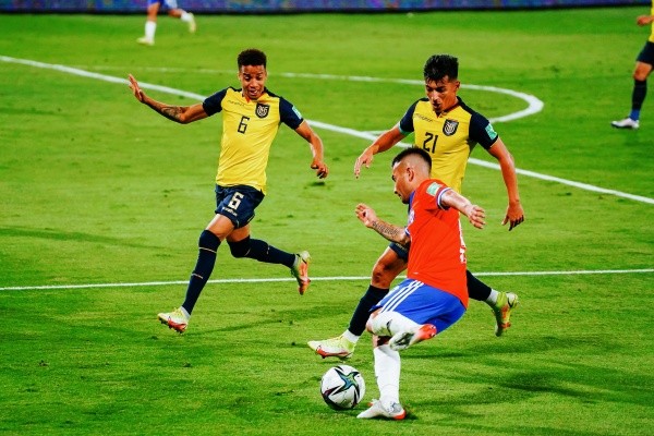 El caso Byron Castillo y su controvertida nacionalidad tuvo a Chile con la ilusión de ir al Mundial de Qatar 2022. | Foto: Guille Salazar