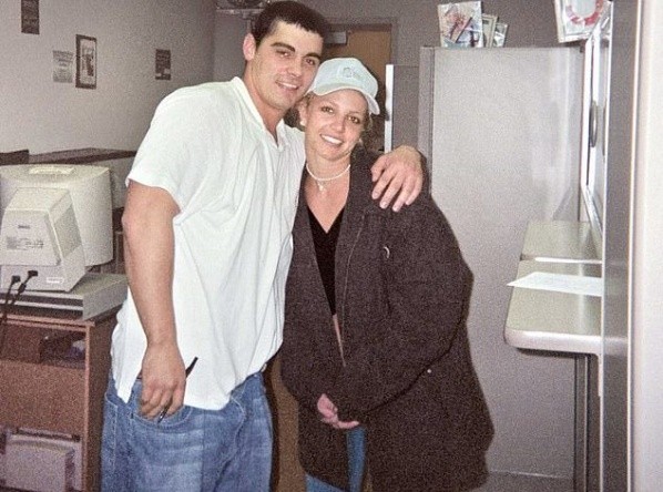 Ex marido de Britney Spears queda con prohibición de acercarse a la cantante.(Foto: Washington Post)