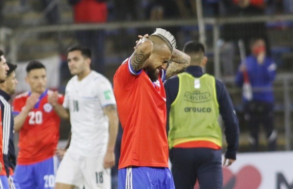 Vidal y Chile están fuera de Qatar 2022. | Foto: Agencia Uno
