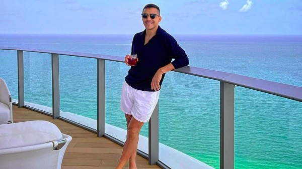 Alexis Sánchez está en Miami de vacaciones, lo que abrió una serie de rumores. Foto: Instagram