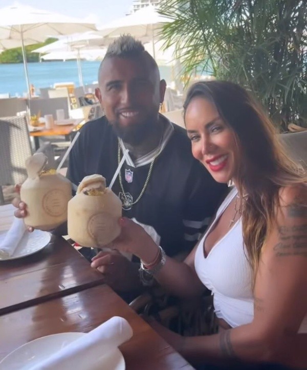 Vidal está en Miami con su novia y amigos.