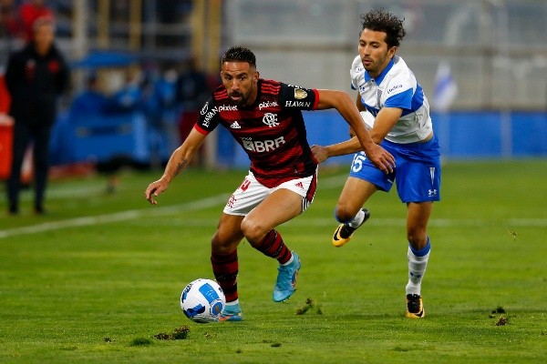 Isla se despidió de Flamengo a espera de firmar su nuevo contrato con Universidad Católica.