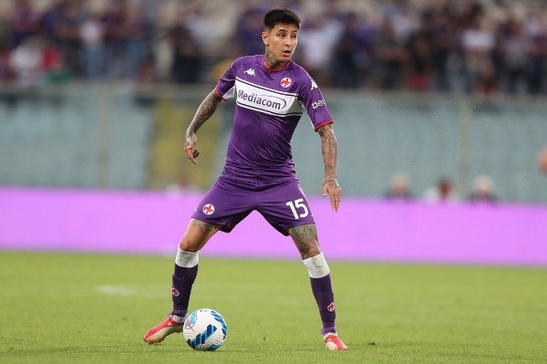 A pesar de que aún tiene contrato, Pulgar buscaría salir de Fiorentina. | Foto: Getty