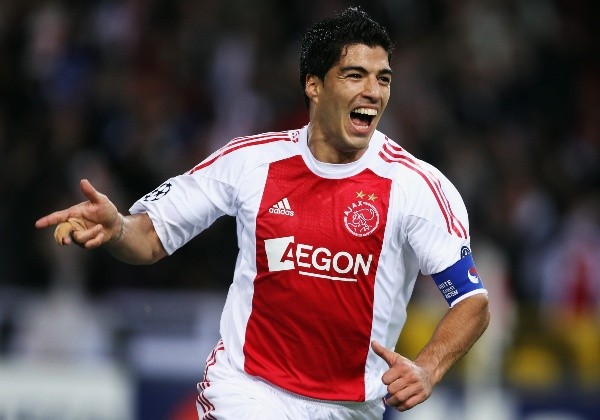 Aunque apuntan que Ajax quiere de vuelta a Suárez, desde el club no están al tanto de nada sobre eso. | Foto: Getty