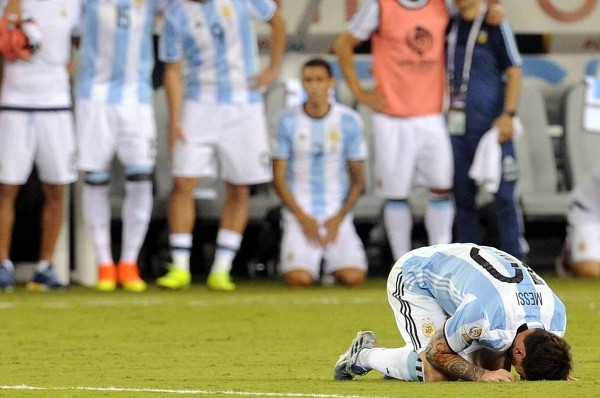 Lionel Messi terminó llorando tras perder su segunda final contra Chile. Foto: Agencia Uno
