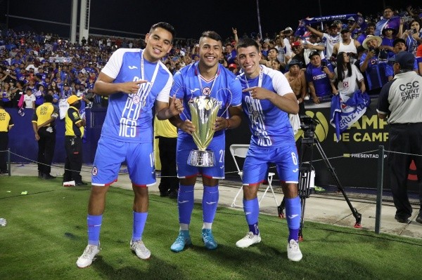 Iván Morales celebró junto a sus compañeros. (Foto: @CruzAzul)