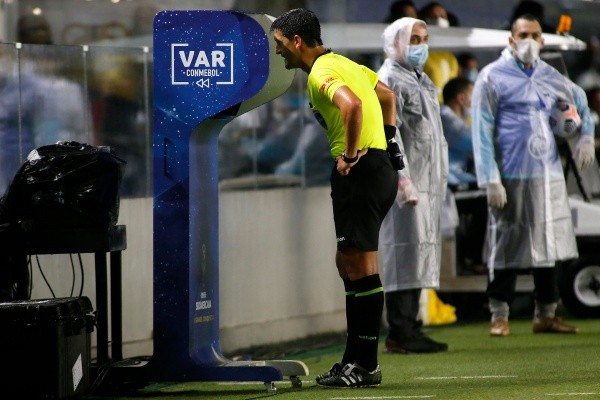 El VAR se suma a toda la fase final de la Copa Sudamericana. Foto: Getty Images