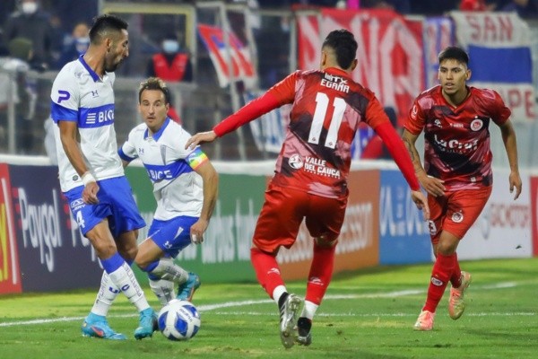 Católica viene de vencer a San Felipe en Copa Chile, con la presencia de Isla (Agencia Uno)